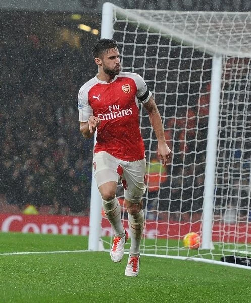 Olivier Giroud Scores the Opener: Arsenal Triumphs Over Everton in the Premier League 2015 / 16