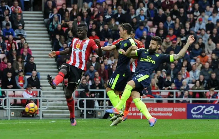 Framed Print : Olivier Giroud Scores Against Papy Djilobodji: Sunderland vs Arsenal, Premier League 2016-17 Framed Print : Olivier Giroud Scores Against Papy Djilobodji: Sunderland vs Arsenal, Premier League 2016-17