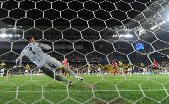 Framed Print : Olivier Giroud Scores Penalty as Arsenal Take Command in Fenerbahce Showdown: UEFA Champions League Play-offs, Istanbul, 2013