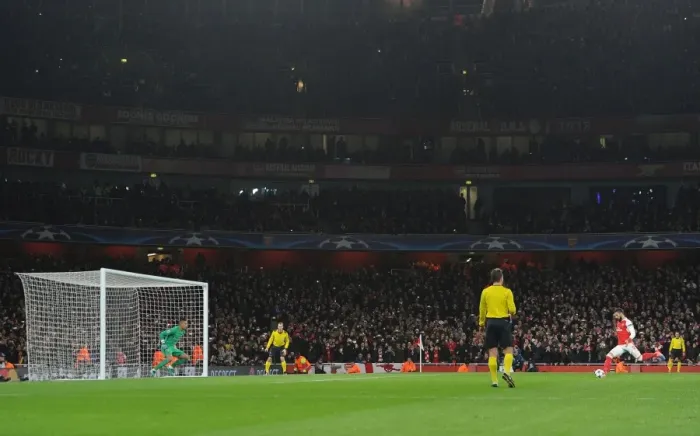 Framed Print : Olivier Giroud Scores Penalty: Arsenal vs Paris Saint-Germain, Champions League 2016-17 Framed Print : Olivier Giroud Scores Penalty: Arsenal vs Paris Saint-Germain, Champions League 2016-17