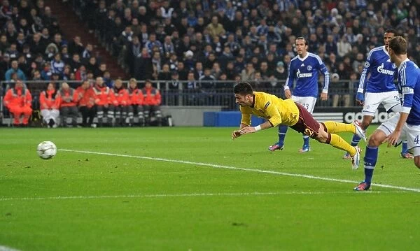 Olivier Giroud Scores the Second Goal for Arsenal against Schalke 04 in the 2012-13 UEFA Champions League