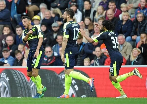 Olivier Giroud's Euphoric Goal Celebration: Arsenal's Triumph over Sunderland (2016-17)
