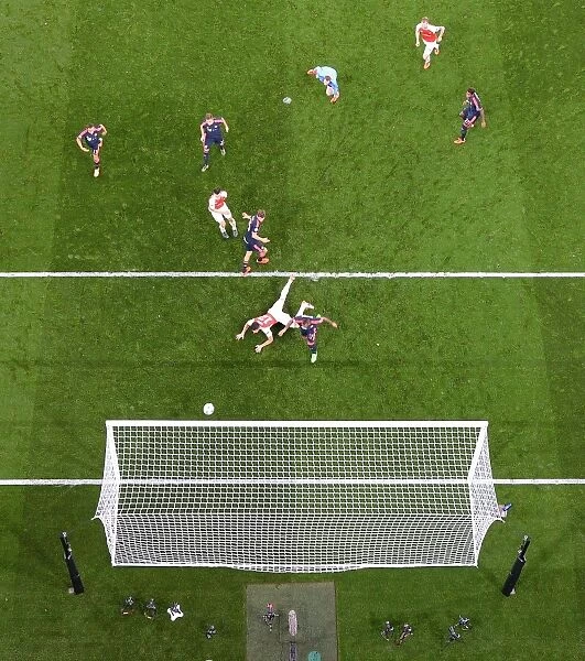 Olivier Giroud's Historic Goal: Arsenal Stuns FC Bayern Munich in the 2015 / 16 UEFA Champions League