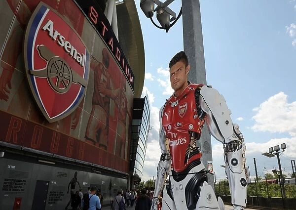 Olivier Giroud's Robot Twin at Arsenal vs. Olympique Lyonnais - Emirates Cup 2015