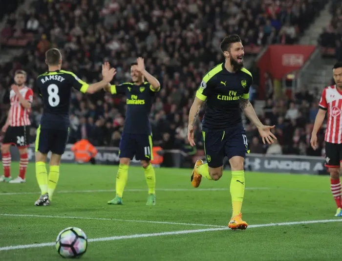 Framed Print : Olivier Giroud's Strike: Arsenal's Triumphant Moment Against Southampton (2016-17)