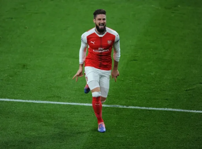 Framed Print : Olivier Giroud's Thrilling Goal: Arsenal FC vs Paris Saint-Germain, UEFA Champions League 2016-17