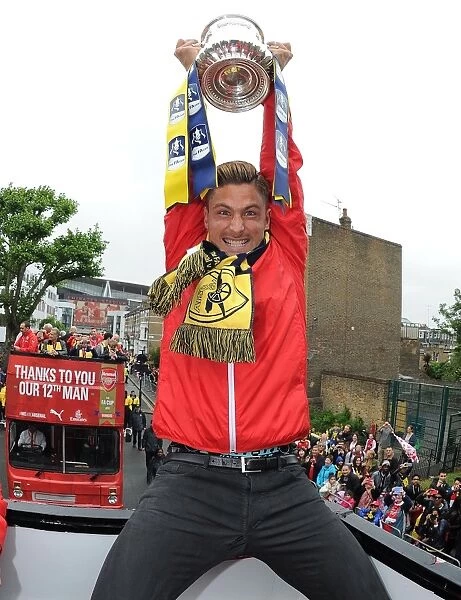 Olivier Giroud's Triumphant FA Cup Parade with Arsenal in London (2014-15)