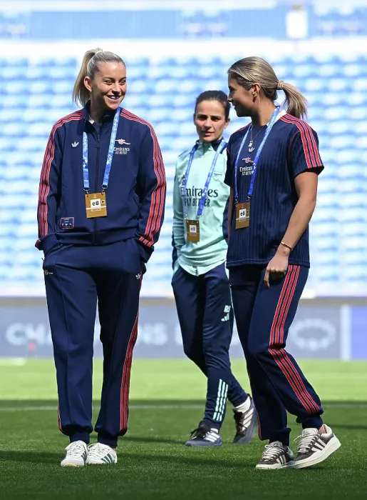Framed Print : Olympique Lyonnais v Arsenal WFC - UEFA Women's Champions League Semi Final Second Leg Olympique Lyonnais v Arsenal WFC - UEFA Women's Champions League Semi Final Second Leg