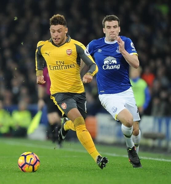 Oxlade-Chamberlain Outwits Coleman: Thrilling Premier League Clash Between Everton and Arsenal (December 2016)