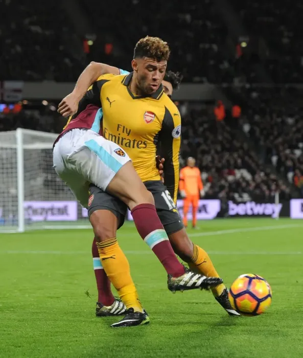 Framed Print : Oxlade-Chamberlain Overpowers Arbeloa: Arsenal vs. West Ham Showdown