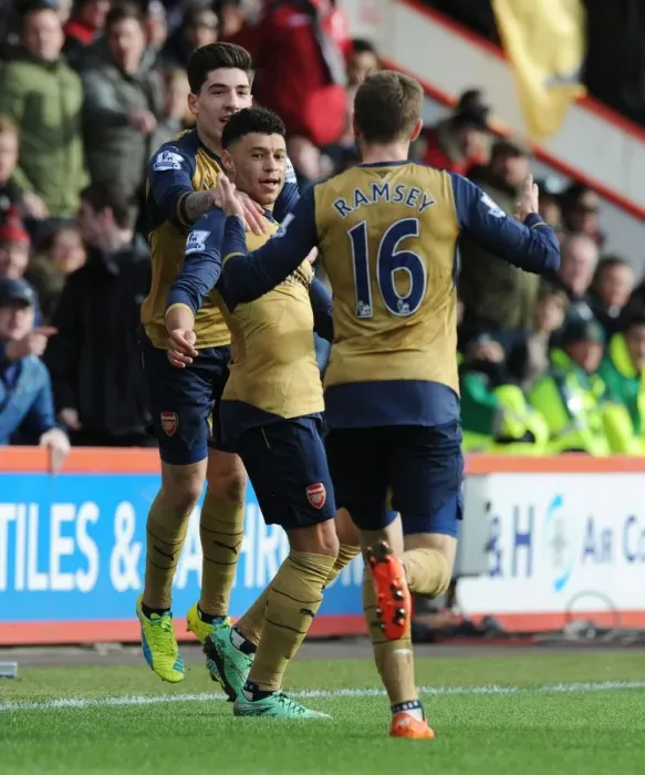 Framed Print : Oxlade-Chamberlain Scores His Second: Arsenal's Victory at Bournemouth (2015-16)