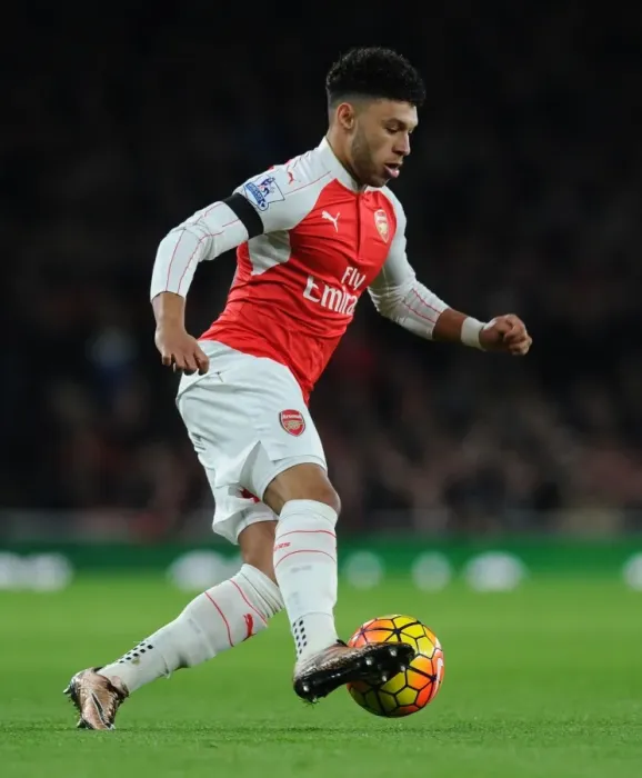Framed Print : Oxlade-Chamberlain Shines: Arsenal's Dominant Display vs Bournemouth (2015-16)