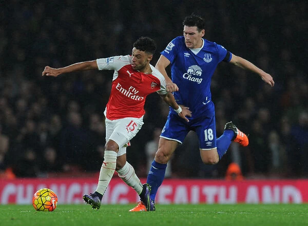 Oxlade-Chamberlain vs Barry: Intense Battle in Arsenal vs Everton Premier League Clash