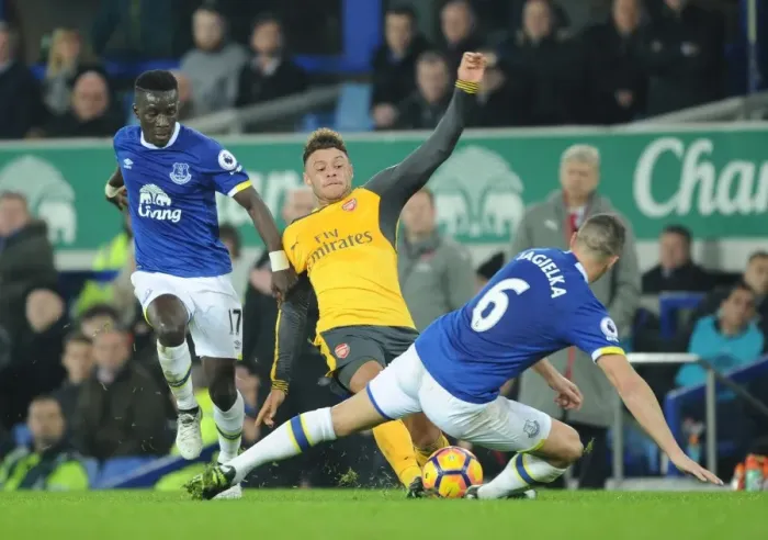 Framed Print : Oxlade-Chamberlain vs. Gueye & Jagielka: Intense Midfield Clash at Goodison Park - Everton vs. Arsenal, Premier League 2016-17 Framed Print : Oxlade-Chamberlain vs. Gueye & Jagielka: Intense Midfield Clash at Goodison Park - Everton vs. Arsenal, Premier League 2016-17