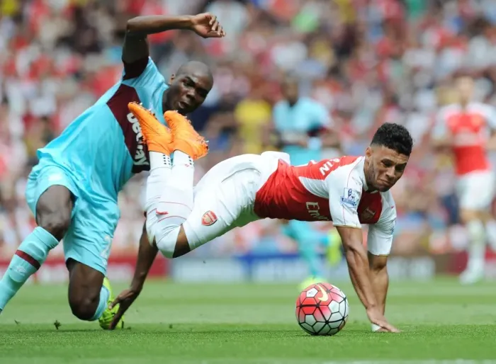 Framed Print : Oxlade-Chamberlain vs. Ogbonna: A Premier League Showdown at Emirates Stadium Framed Print : Oxlade-Chamberlain vs. Ogbonna: A Premier League Showdown at Emirates Stadium
