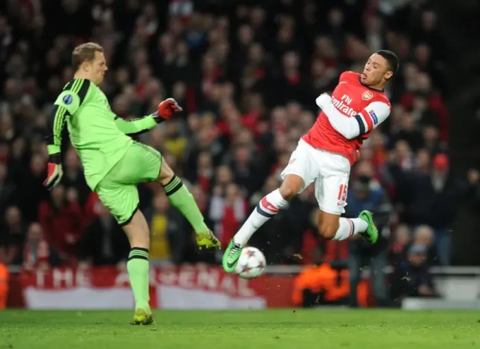 Framed Print : Oxlade-Chamberlain's Determined Chase: Closing In on Neuer in Arsenal's Champions League Battle Framed Print : Oxlade-Chamberlain's Determined Chase: Closing In on Neuer in Arsenal's Champions League Battle