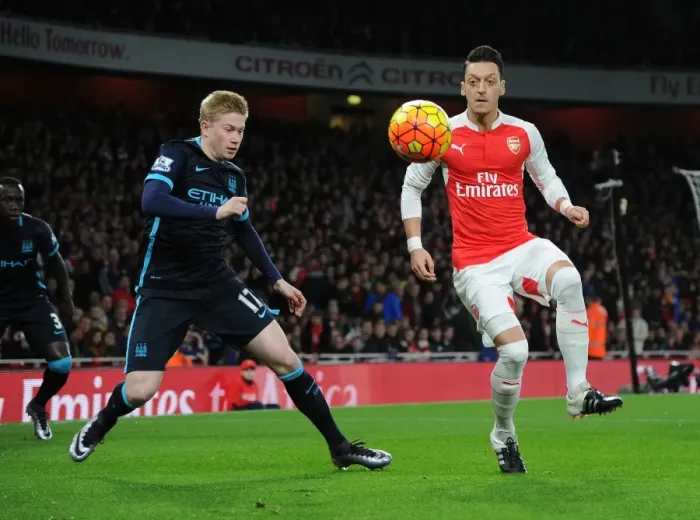 Framed Print : Ozil vs De Bruyne: Premier League Showdown - Arsenal vs Manchester City, London 2015 Framed Print : Ozil vs De Bruyne: Premier League Showdown - Arsenal vs Manchester City, London 2015