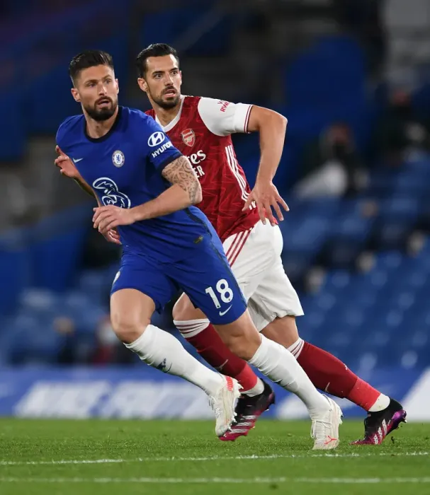 Framed Print : Pablo Mari and Olivier Giroud Clash in Empty Stamford Bridge: Chelsea vs. Arsenal, Premier League 2020-21