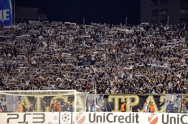 Partizan fans. Partizan Belgrade 1: 3 Arsenal. UEFA Champions League, FK Partizan Stadium