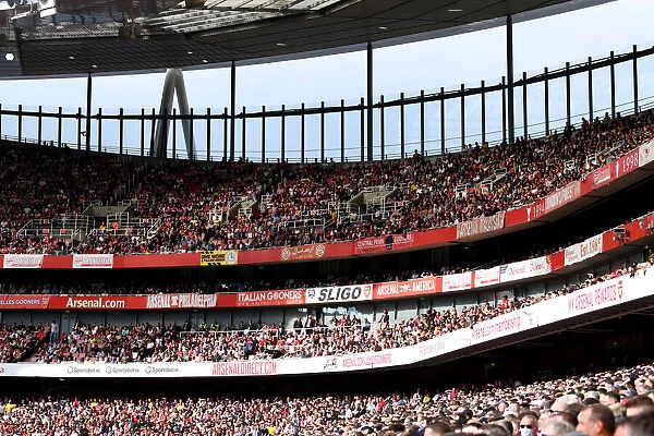 Passionate Arsenal vs. Chelsea Clash: A Sea of Colors at Emirates Stadium - Arsenal v Chelsea, Premier League 2021-22