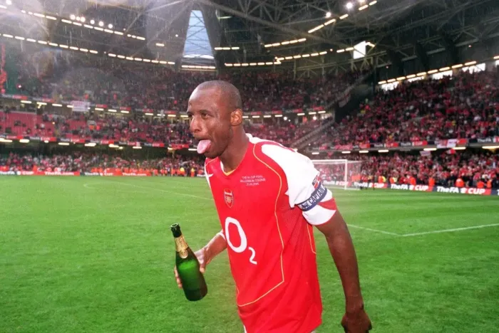 Framed Print : Patrick Vieira (Arsenal) celebrates with some Champagne after the match
