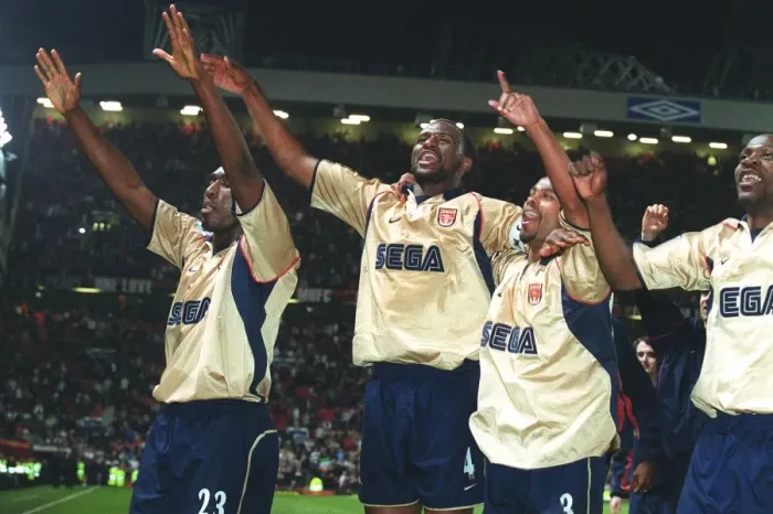 Framed Print : Patrick Vieira, Ashley Cole, Lauren and Sol Campbell celebrate the Arsenal Championship victory afte