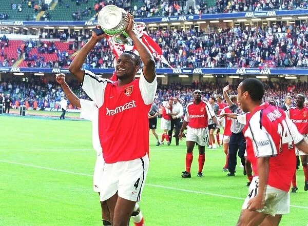 Patrick Vieira celebrates after the match. Arsenal 2:0 Chelsea. The AXA F