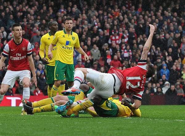 Penalty Drama: Olivier Giroud Foul by Alexander Tettey at Arsenal vs Norwich City (2012-13)