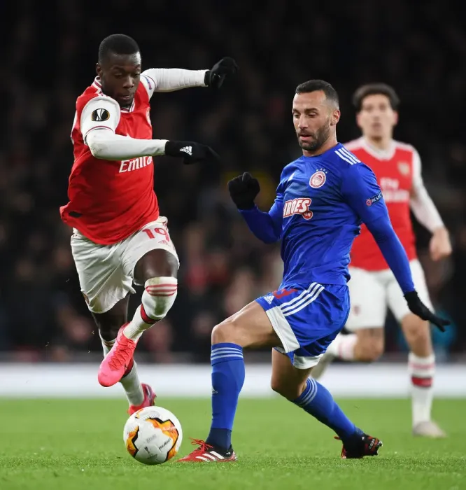 Framed Print : Pepe Outwits Valbuena: Europa League Thriller at Emirates Framed Print : Pepe Outwits Valbuena: Europa League Thriller at Emirates