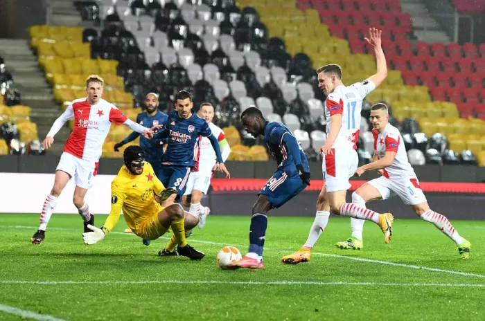 Framed Print : Pepe Scores in Empty Eden Arena: Arsenal's Europa League Triumph Over Slavia Praha (2021)
