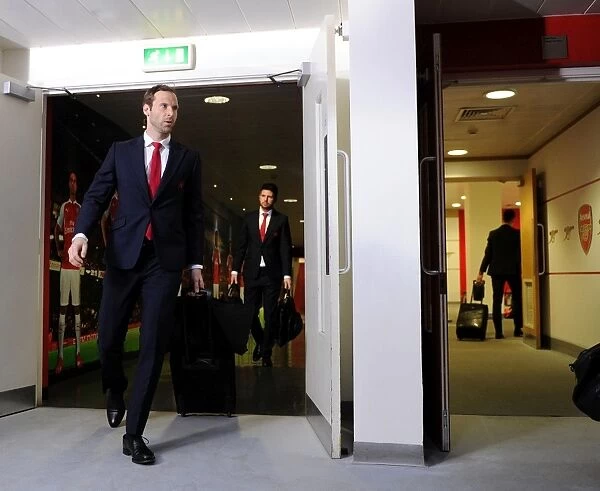 Petr Cech Arrives at Emirates Stadium before Arsenal vs. West Bromwich Albion (2015-16)