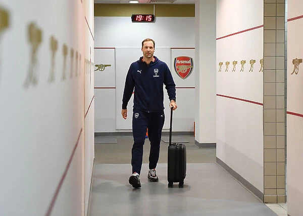 Petr Cech in Arsenal Changing Room Before Arsenal vs Blackpool - Carabao Cup 2018-19