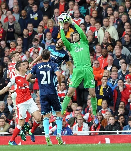 Petr Cech Fends Off Alvaro Negredo: Arsenal vs Middlesbrough, Premier League 2016-17