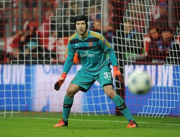 Petr Cech Focused: Arsenal vs. FC Bayern Munich, UEFA Champions League (2015-16)