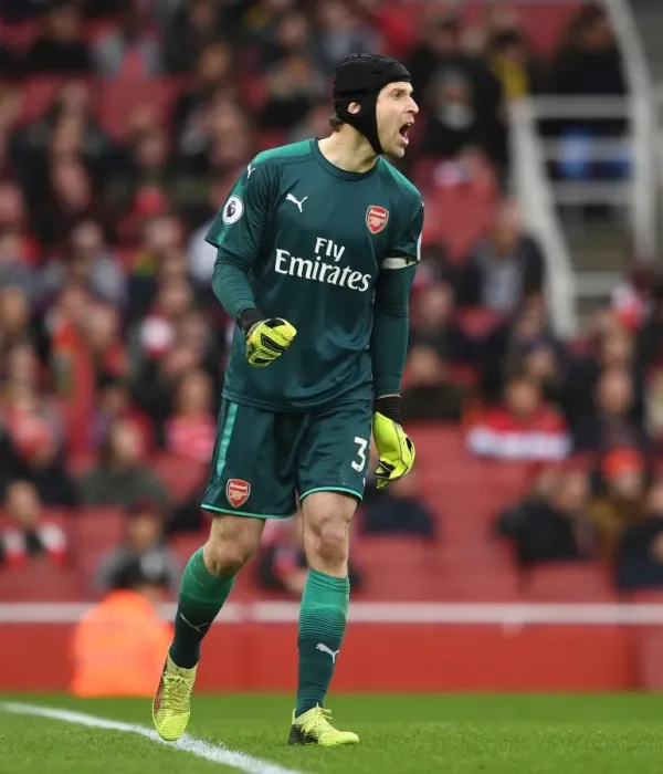 Framed Print : Petr Cech Focuses in Arsenal's Battle Against Watford (2017-18) Framed Print : Petr Cech Focuses in Arsenal's Battle Against Watford (2017-18)