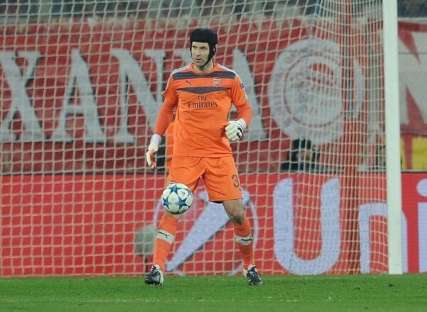 Petr Cech: Unwavering Focus in Arsenal's UEFA Champions League Clash Against Olympiacos (2015)