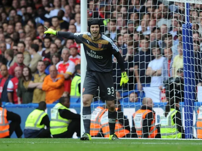 Framed Print : Petr Cech's Unwavering Focus: Chelsea vs. Arsenal Clash (2015-16)