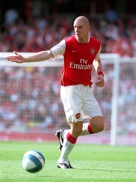 Philippe Senderos in Action: Arsenal's 2-1 Win Over Paris Saint-Germain at Emirates Cup 07
