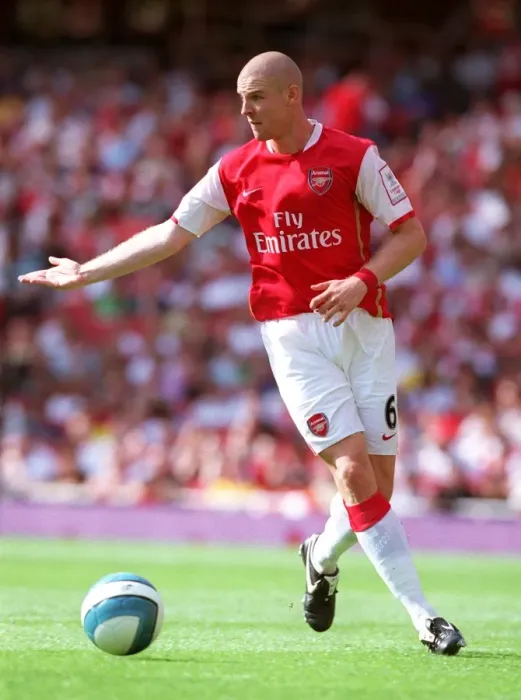 Framed Print : Philippe Senderos in Action: Arsenal's Win Against Paris Saint-Germain in Emirates Cup, 2007