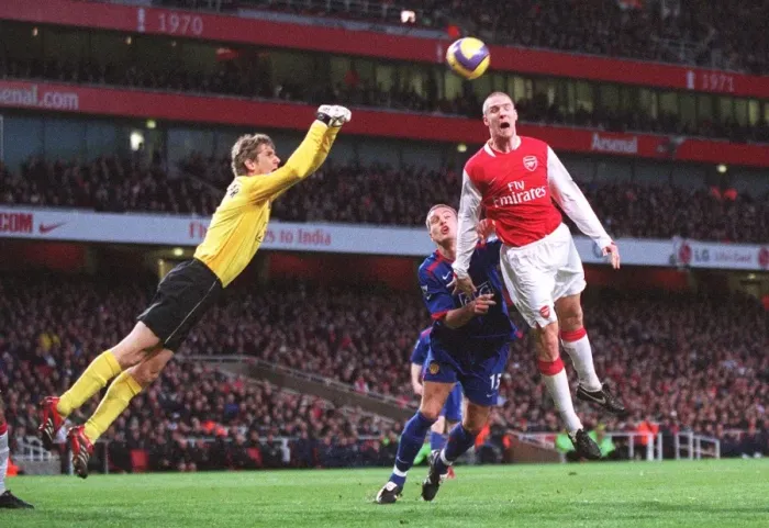 Framed Print : Philippe Senderos (Arsenal) Edwin van der Sar and Nemanja Vidic (Man Utd) Framed Print : Philippe Senderos (Arsenal) Edwin van der Sar and Nemanja Vidic (Man Utd)