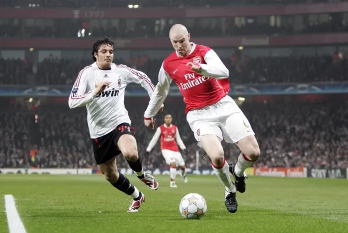 Framed Print : Philippe Senderos (Arsenal) Massimo Oddo (Milan) Framed Print : Philippe Senderos (Arsenal) Massimo Oddo (Milan)