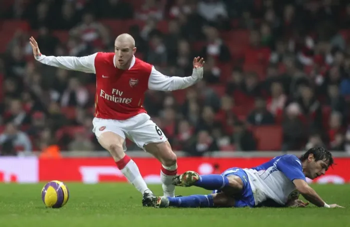 Framed Print : Philippe Senderos (Arsenal) Roque Santa Cruz (Blackburn Rovers)