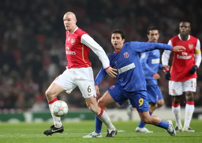 Framed Print : Philippe Senderos (Arsenal) Valentin Badea (Bucuresti) Framed Print : Philippe Senderos (Arsenal) Valentin Badea (Bucuresti)