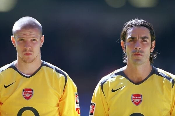 Philippe Senderos and Robert Pires (Arsenal). Arsenal 1:2 Chelsea