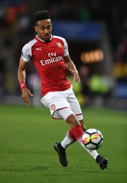Framed Print : Pierre-Emerick Aubameyang in Action: Leicester City vs. Arsenal, Premier League 2017-18 Framed Print : Pierre-Emerick Aubameyang in Action: Leicester City vs. Arsenal, Premier League 2017-18
