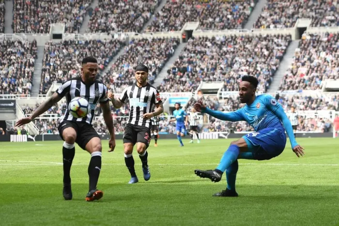 Framed Print : Pierre-Emerick Aubameyang (Arsenal) crosses for Alexandre Lacazette goal Framed Print : Pierre-Emerick Aubameyang (Arsenal) crosses for Alexandre Lacazette goal