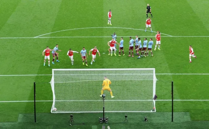 Framed Print : Pierre-Emerick Aubameyang scores Arsenals 3rd goal