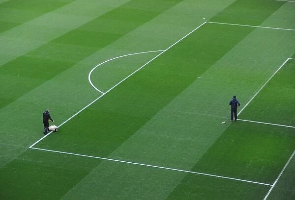 Pitch being marked out pre match. Arsenal 0: 0 Manchester United. Barclays Premier League
