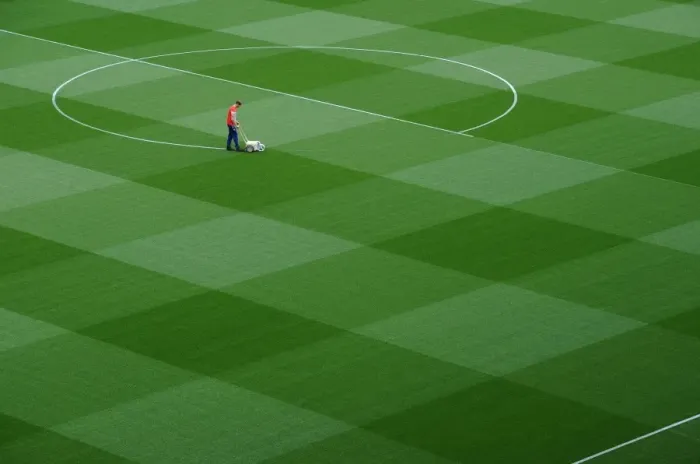 Framed Print : Pitch Preparation at Emirates Stadium: Arsenal vs Swansea City (2014 / 15) Framed Print : Pitch Preparation at Emirates Stadium: Arsenal vs Swansea City (2014 / 15)