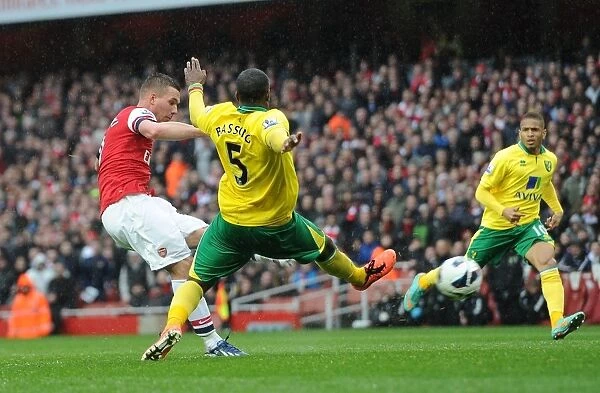 Podolski Scores Dramatic Goal Past Bassong in Arsenal's Victory over Norwich